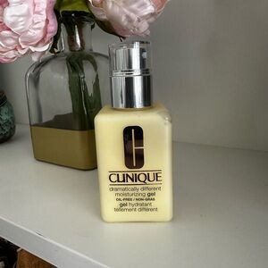 Clinique Dramatically Different Moisturizing GEL 
4.2 oz NEW without box.